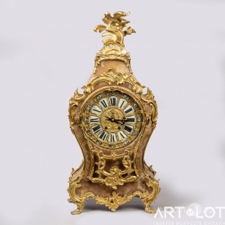 Каминные часы в стиле барокко
