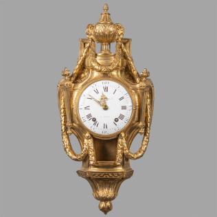 Часы-картель с фигурным корпусом в стиле Людовика XV