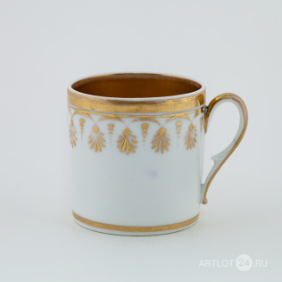 Кофейная чашка с орнаментом в виде пальметт