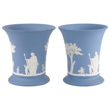 Парные вазы Веджвуд в неоклассическом стиле