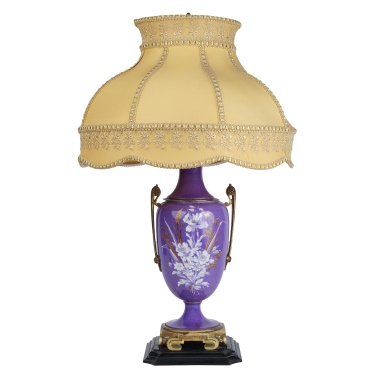 Настольная лампа в форме вазы