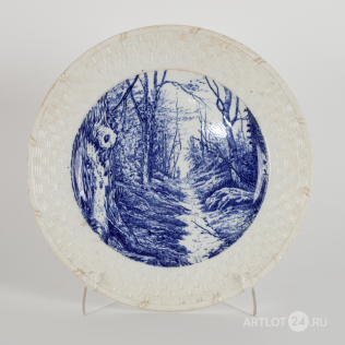 Декоративная тарелка с лесным пейзажем