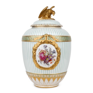 Декоративная ваза в неоклассическом стиле Берлинской фарфоровой мануфактуры