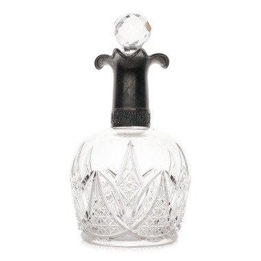 Хрустальный графин в серебряной оправе в стиле неоклассицизм
