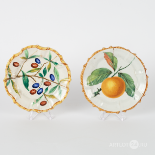 Две декоративные тарелки с изображением плодов оливы и айвы