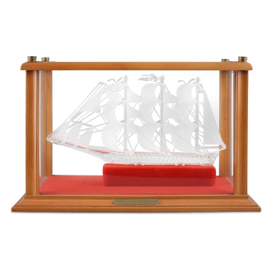 Стеклянный парусник «Хрустальная Бригантина»