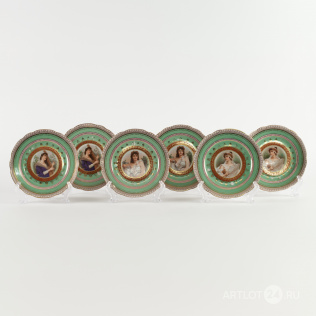 Шесть десертных тарелок с портретами муз в медальонах