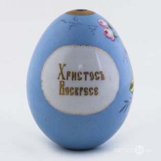 Пасхальное яйцо с ветвями цветущей яблони и надписью "Христосъ Воскресе"