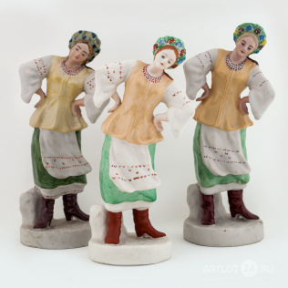 Три декоративные фигурки «Украинский танец»