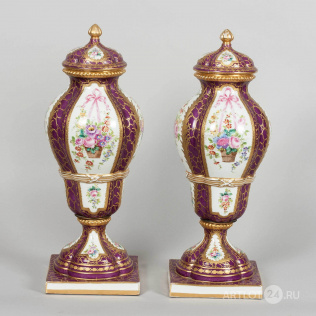 Парные вазы с крышками в стиле Людовика XVI