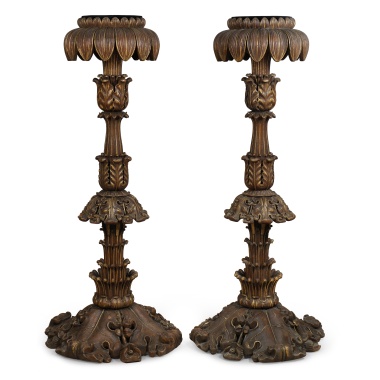 Парные консоли с декоративной резьбой в виде подсолнухов