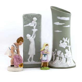 Две вазы зелёного бисквита "На природе", статуэтки "Девочка со шляпкой", "Девочка в платке"
