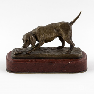 Скульптура «Собака с дичью»