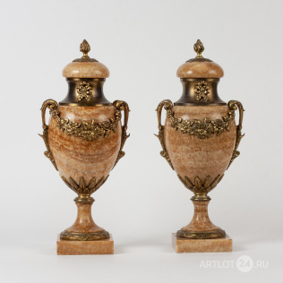 Парные декоративные вазы «В цветочных гирляндах»
