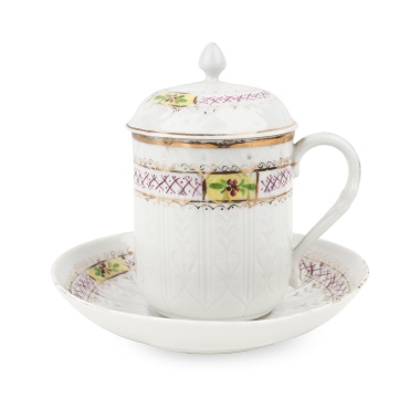 Чайная пара с крышкой и поясным орнаментом т-ва М.С. Кузнецова