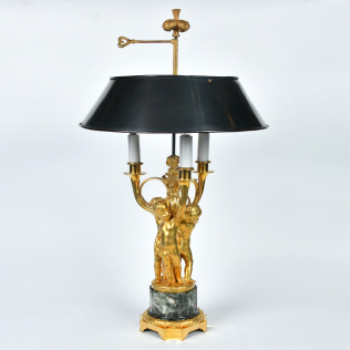 Лампа на три рожка с фигурами путти на мраморном основании