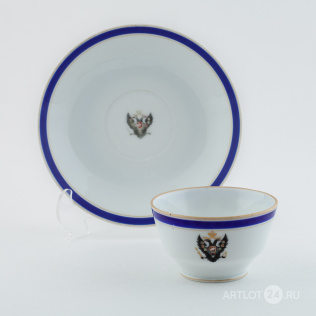 Чашка и пирожковая тарелка «С гербом, голубой полосой и золотым узким рантом»