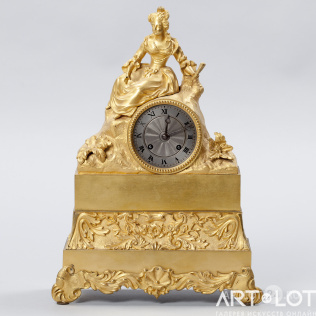 Французские каминные часы «Дама с веером»