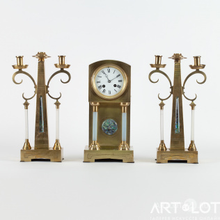 Часы и два канделябра в стиле модерн