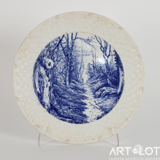Декоративная тарелка с лесным пейзажем