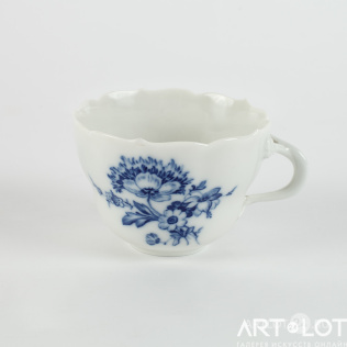Чайная чашка с кобальтовым растительным орнаментом