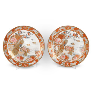 Парные декоративные тарелки «Золотой павлин и пионы» сацумского стиля