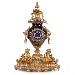 Каминные часы с путти в стиле Наполеона III