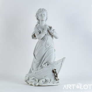 Скульптура «Девушка в лодке»
