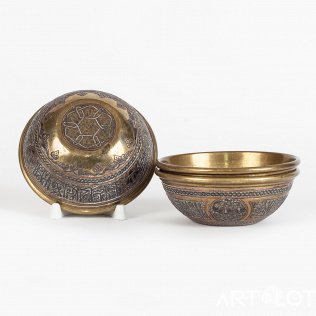 Три исламские чаши с арабской каллиграфией