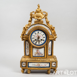 Фарфоровые будуарные часы в стиле Севрской мануфактуры