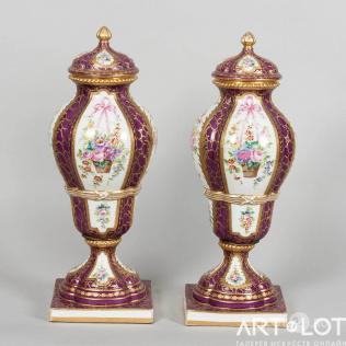 Парные вазы с крышками в стиле Людовика XVI