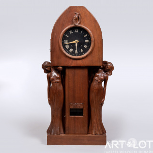 Каминные часы в деревянном корпусе в стиле ар-нуво