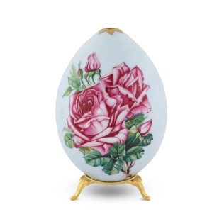 Пасхальное яйцо с изображением бутонов розовых роз