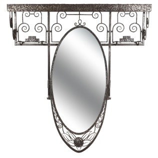 Настенное зеркало в кованой раме