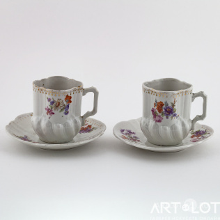 Две кофейные пары с цветочным орнаментом