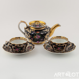 Две чайные пары и чайник с цветочным орнаментом завода А. Попова