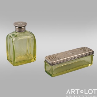 Сет из двух парфюмерных флаконов уранового стекла мастерской Ф. Руча