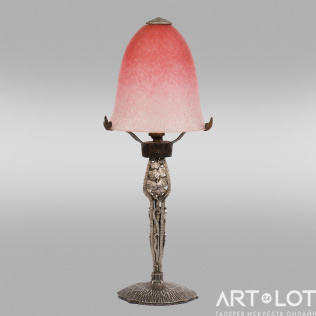 Настольная лампа в стиле ар-деко с розовым плафоном