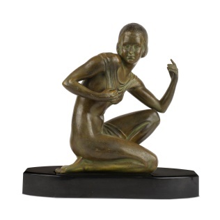 Скульптура «Сидящая девушка» в стиле ар-деко