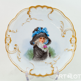 Тарелка с женским портретом