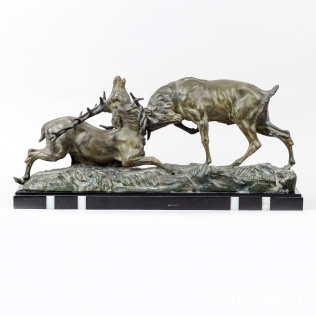 Скульптура «Борющиеся олени»