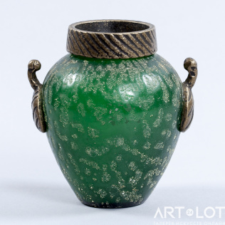 Декоративная вазочка зеленого стекла